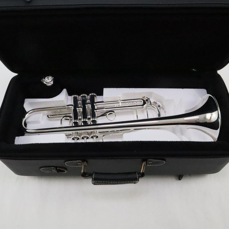 Yamaha Model YTR-8335IIGS 'Xeno' Bb Trumpet with Gold Brass Bell MINT  CONDITION